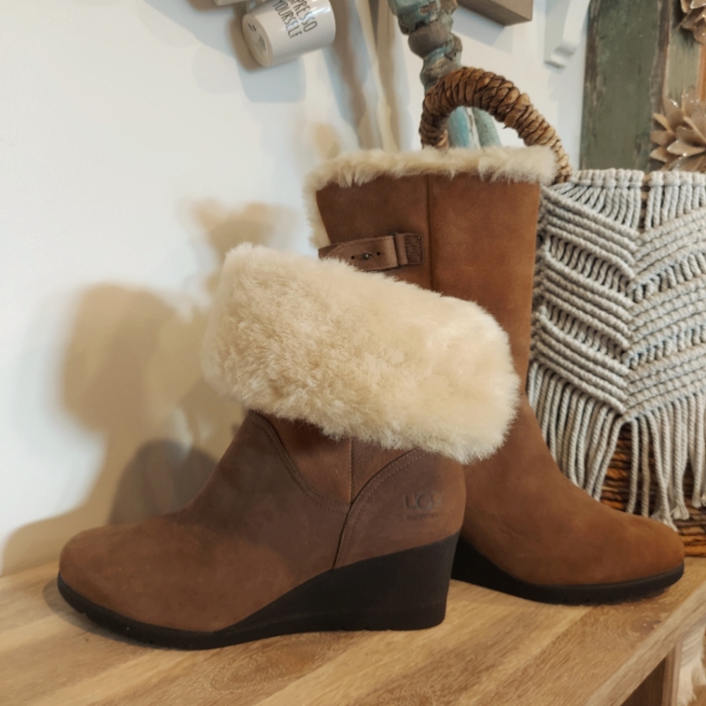 NWOT UGG Australia Edilina wedge Booties size 9